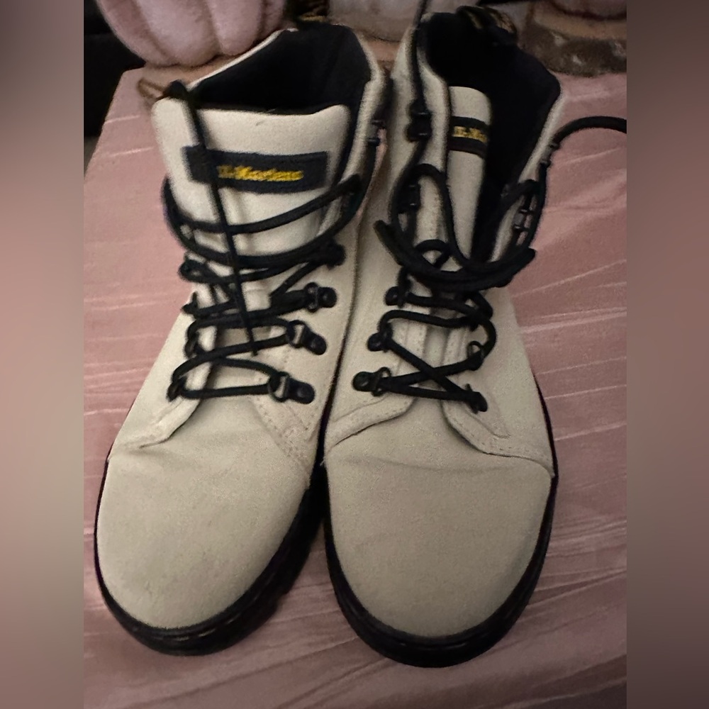 Dr Martens size 8 cream ivory combat boots new
